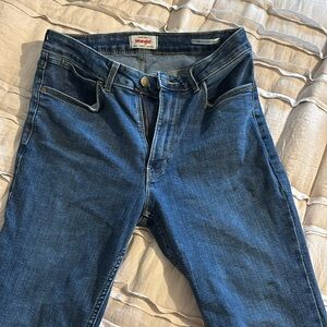 Wranglers high-rise bold boot jeans, size 8